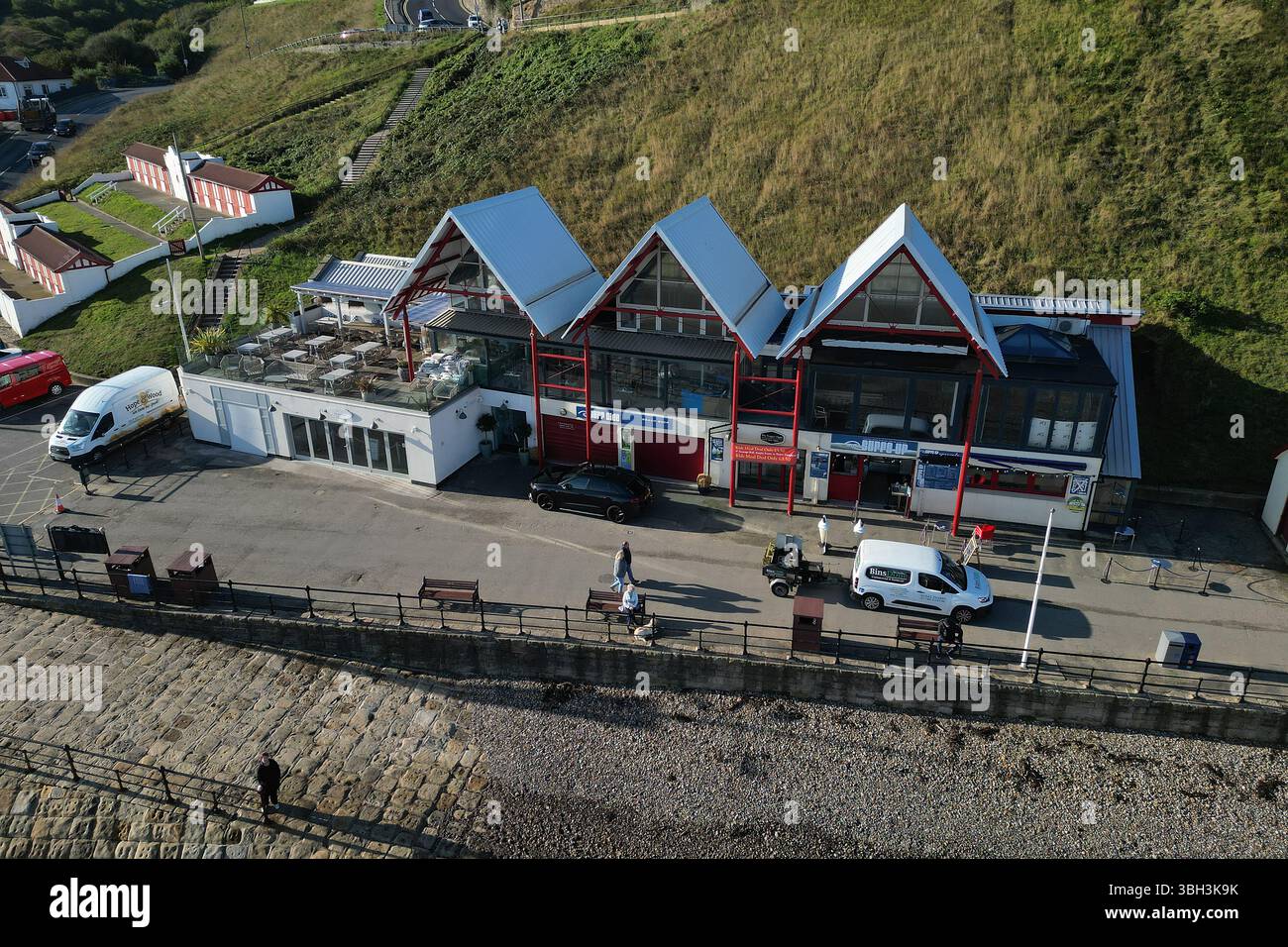 Blick aus der Vogelperspektive auf das Seaview Restaurant, Saltburn by the Sea British Seaside Resort, North Yorkshire Stockfoto