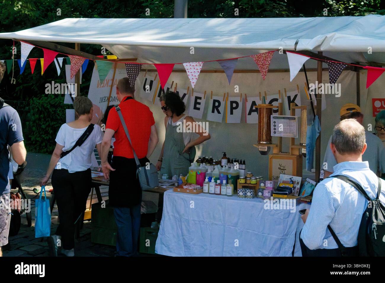 Umweltfestival 2025 zum 30ten Mal am Brandenburger Tor, 17. Juni. 200 Aussteller bieten Mitmachaktionen und Infoangebote. Berlin-Tiergarten , Unverpac Stockfoto