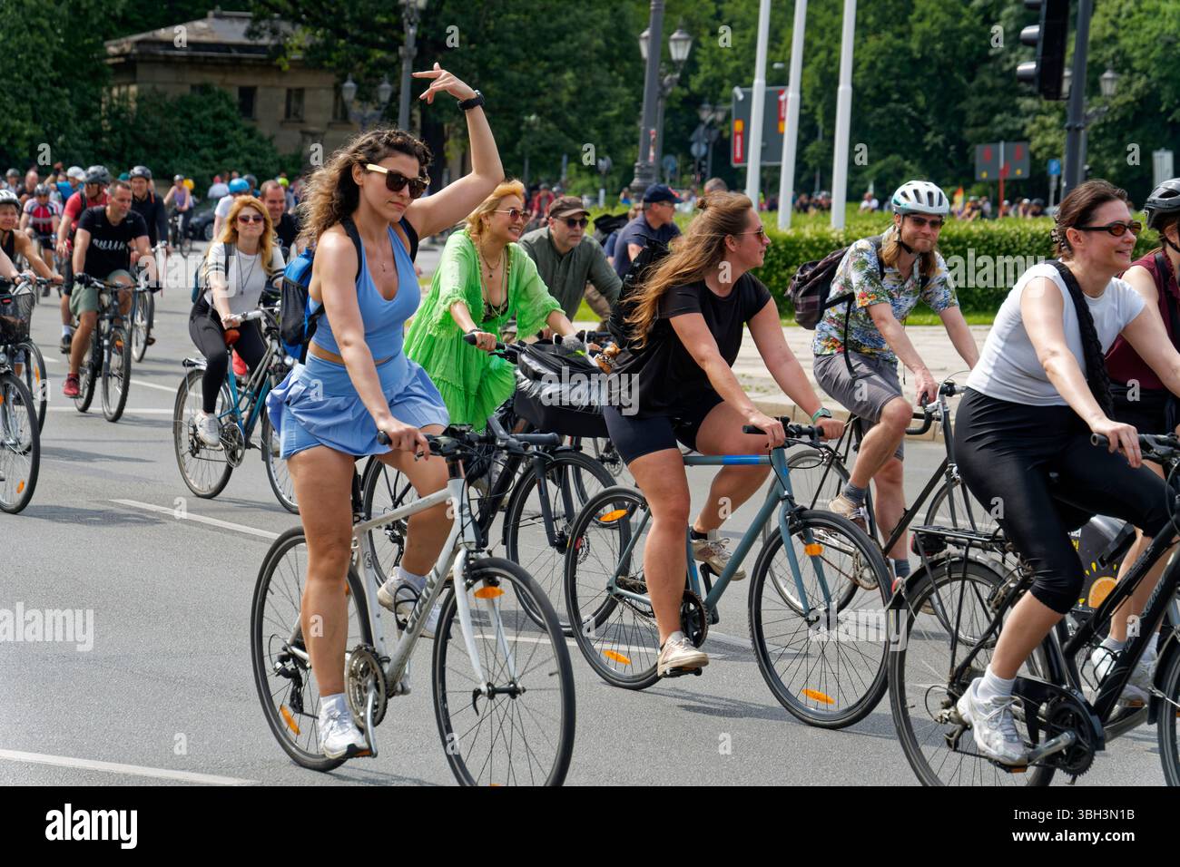 ADFC Sternfahrt Berlin 01.06.2025. Die insgesamt 20 Routen führen auch über die A115 Avus und A100. Ziel war nachmittags der große Stern an der Sie Stockfoto