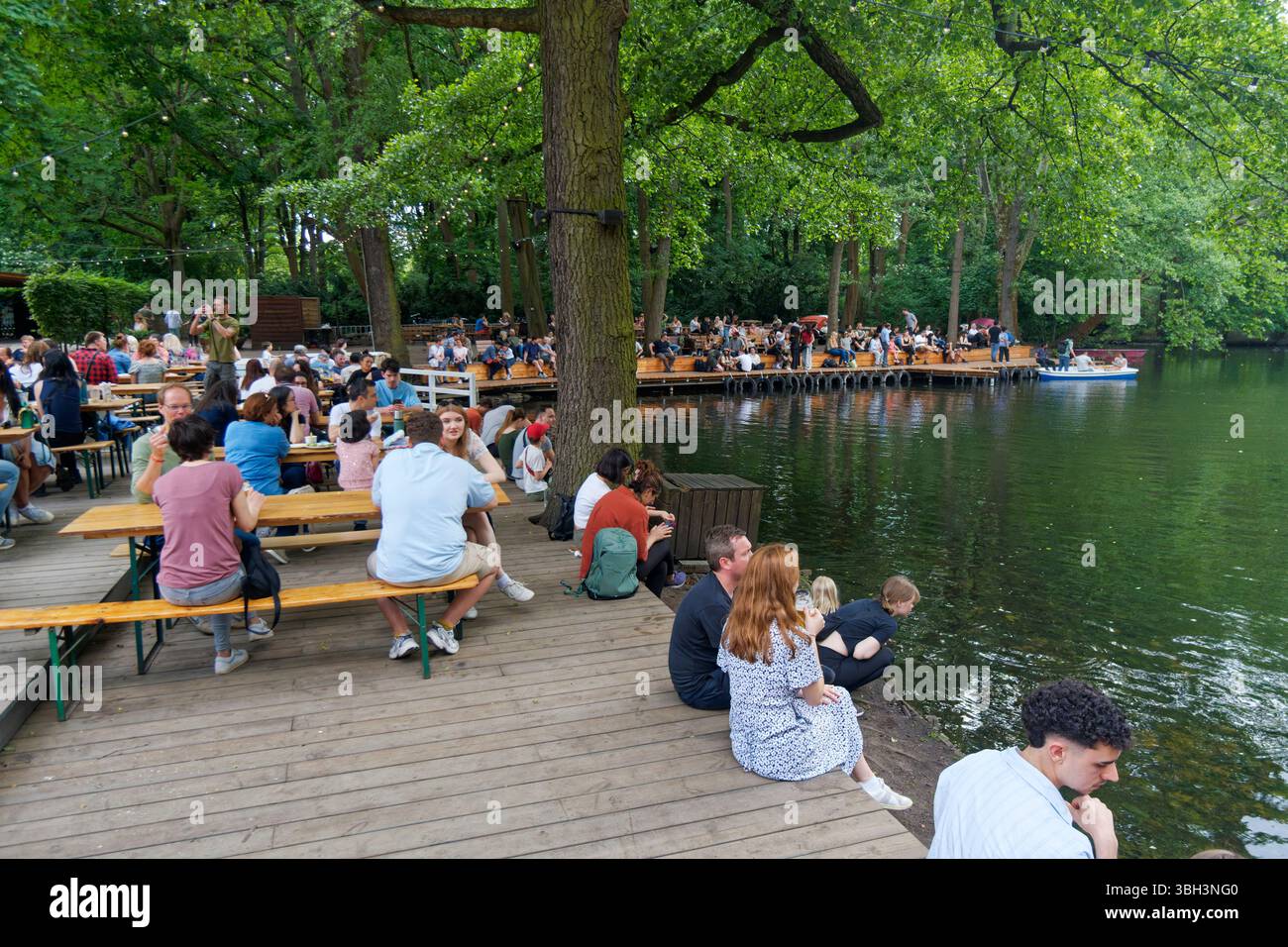 Cafe am neuen See, Tiergarten, Biergarten, Frühling, Berlin Stockfoto