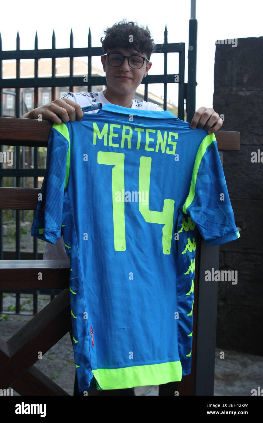 Neapel, Italien. Juni 2025. Der belgische Fußballspieler wurde in einer Zeremonie vom Bürgermeister Gaetano Manfredi ausgezeichnet. (Foto: Salvatore Esposito/Pacific Press) Credit: Pacific Press Media Production Corp./Alamy Live News Stockfoto