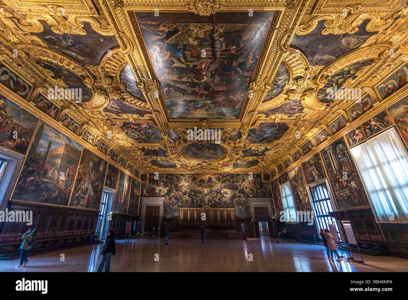 Venedig, Italien - 6. Februar 2025: Kammer des Großen Rates (Sala del Maggior Consiglio) im Dogenpalast (Palazzo Ducale) in Venedig Stockfoto