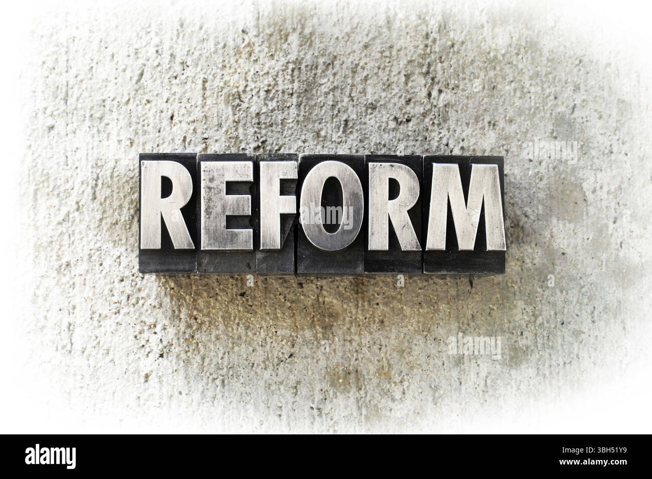 Das Wort REFORM, geschrieben in alten alten alten Letterpress-Schriften Stockfoto