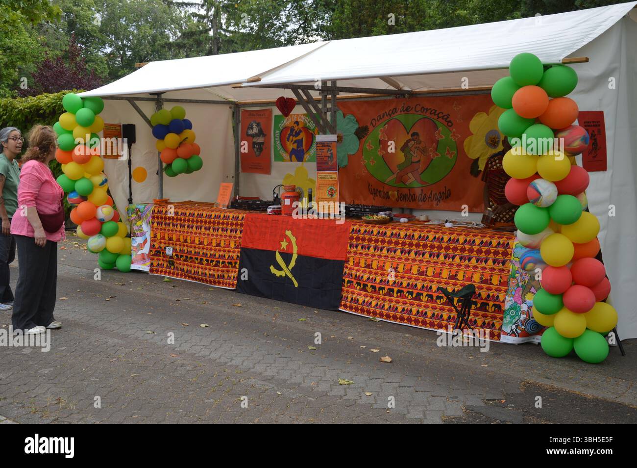 Berlin, Deutschland - 6. Juni 2025 - Karneval der Kulturen - Außenstände in Kreuzberg. (Foto: Markku Rainer Peltonen) Stockfoto