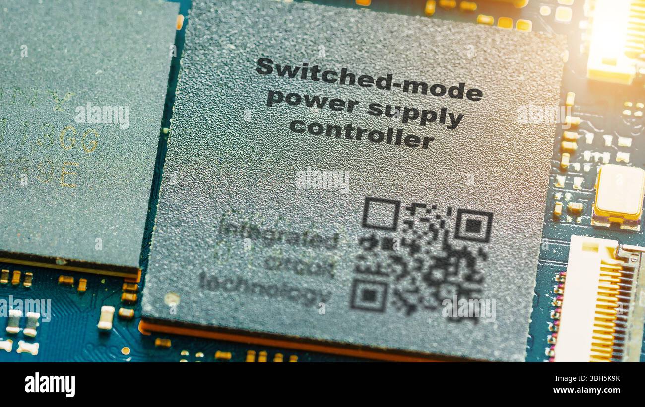 Schaltnetzteil-Controller. Regelt die Leistungsumwandlung in hocheffizienten Stromkreisen. Stockfoto