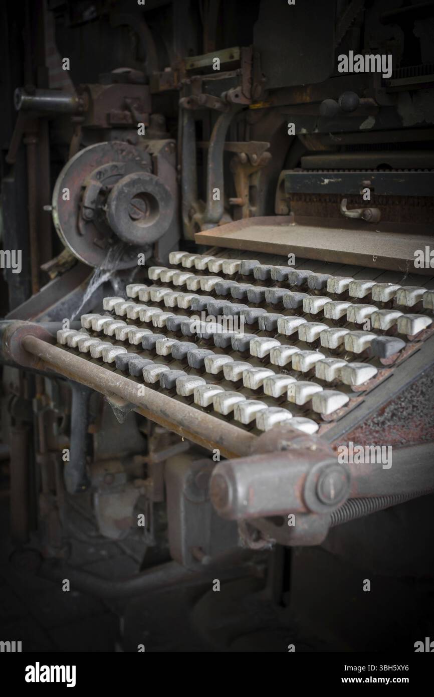 Details einer alten Tastatur auf Industriemaschine des späten 19. Jahrhunderts Stockfoto