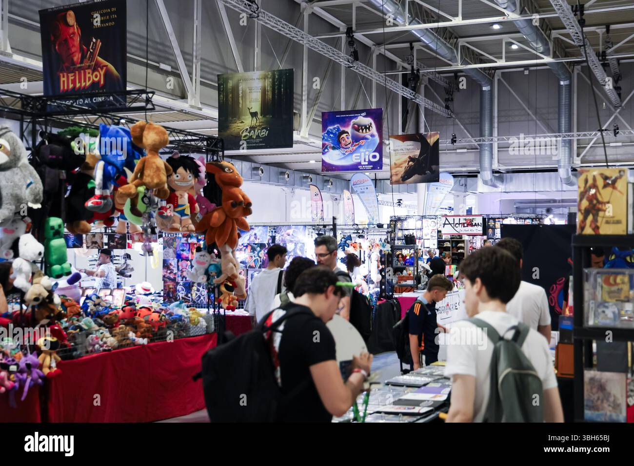 Mailand, die beste Comics- und Spiele-Veranstaltung für Popkultur im Superstudio Più. Auf dem Foto: Ein Blick auf die Messe Stockfoto