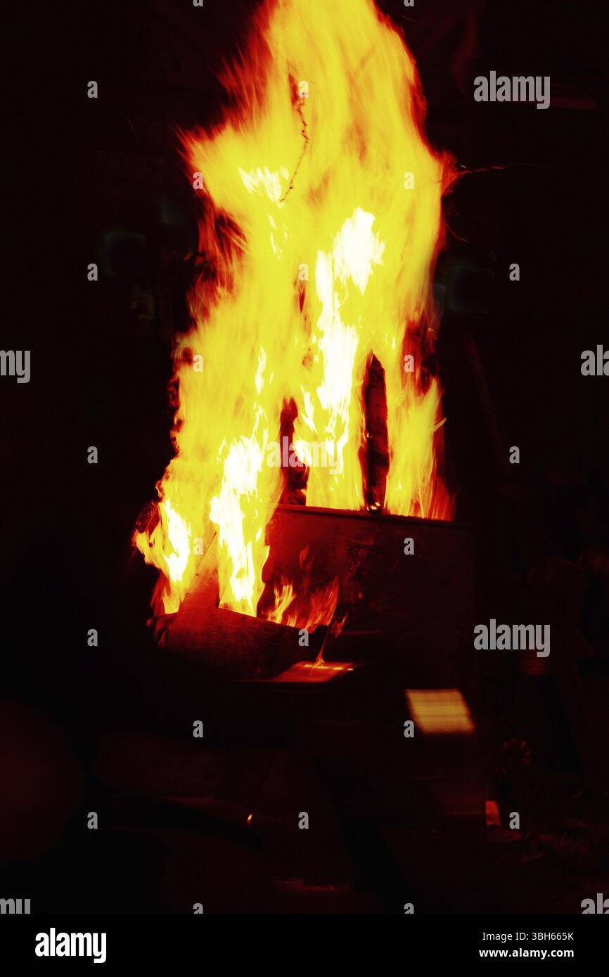 Die Verbrennung der Eitelkeiten, freudenfeuer Der eitelkeiten oder Brennen von Götzen (Baalism). Fantasy Stockfoto
