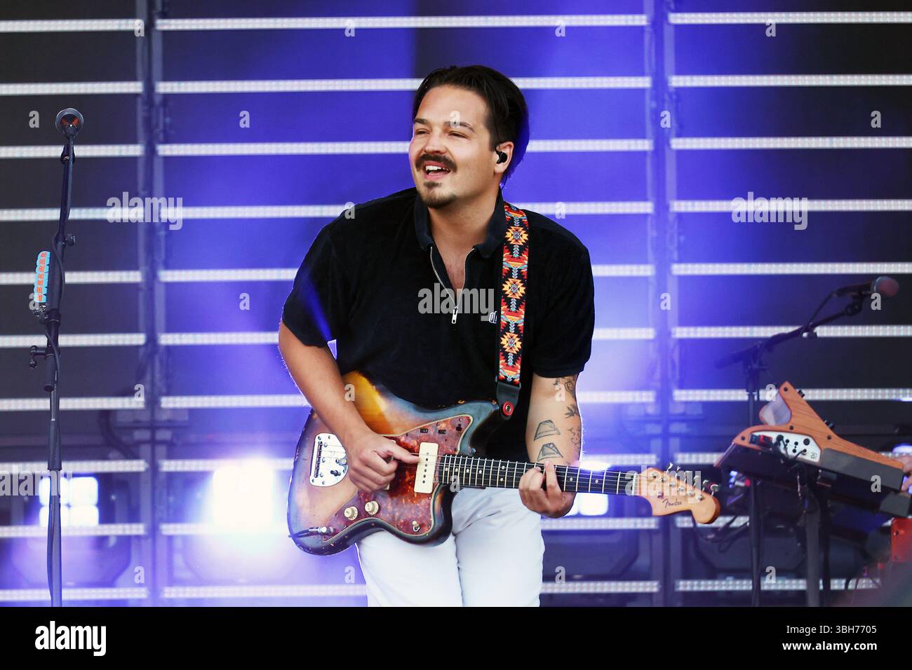 Clemens Rehbein von der deutschen Rockband Milky Chance tritt beim Sziget Festival in Budapest auf Stockfoto