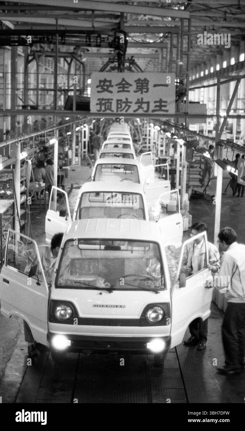 Chongqing Changan Mini Truck Assembly Line Interior der 1990er Jahre, China Stockfoto