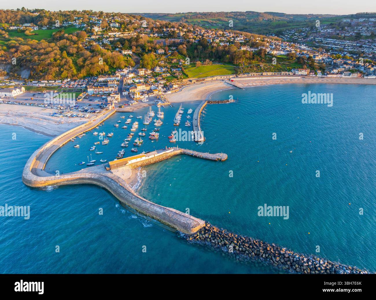 Luftaufnahme des Cobb, Lyme Regis, Dorset, England, Vereinigtes Königreich, Europa Stockfoto
