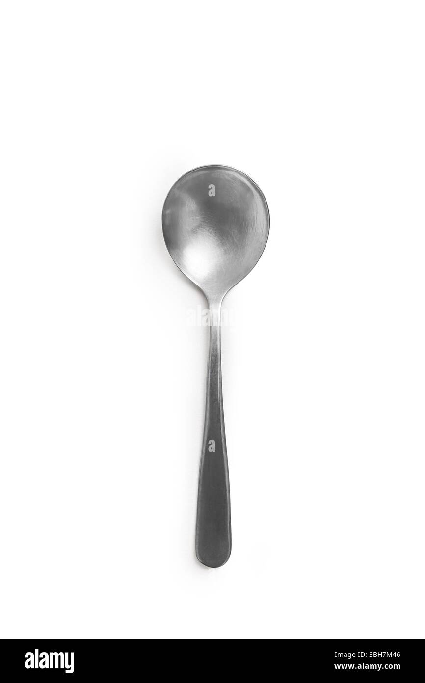 Edelstahl-Löffel mit einer ovalen Schüssel, flacher, polierter Griff isoliert auf weißem Hintergrund. Langlebig, rostbeständig, ideal für den täglichen Gebrauch oder für die Freizeit Stockfoto