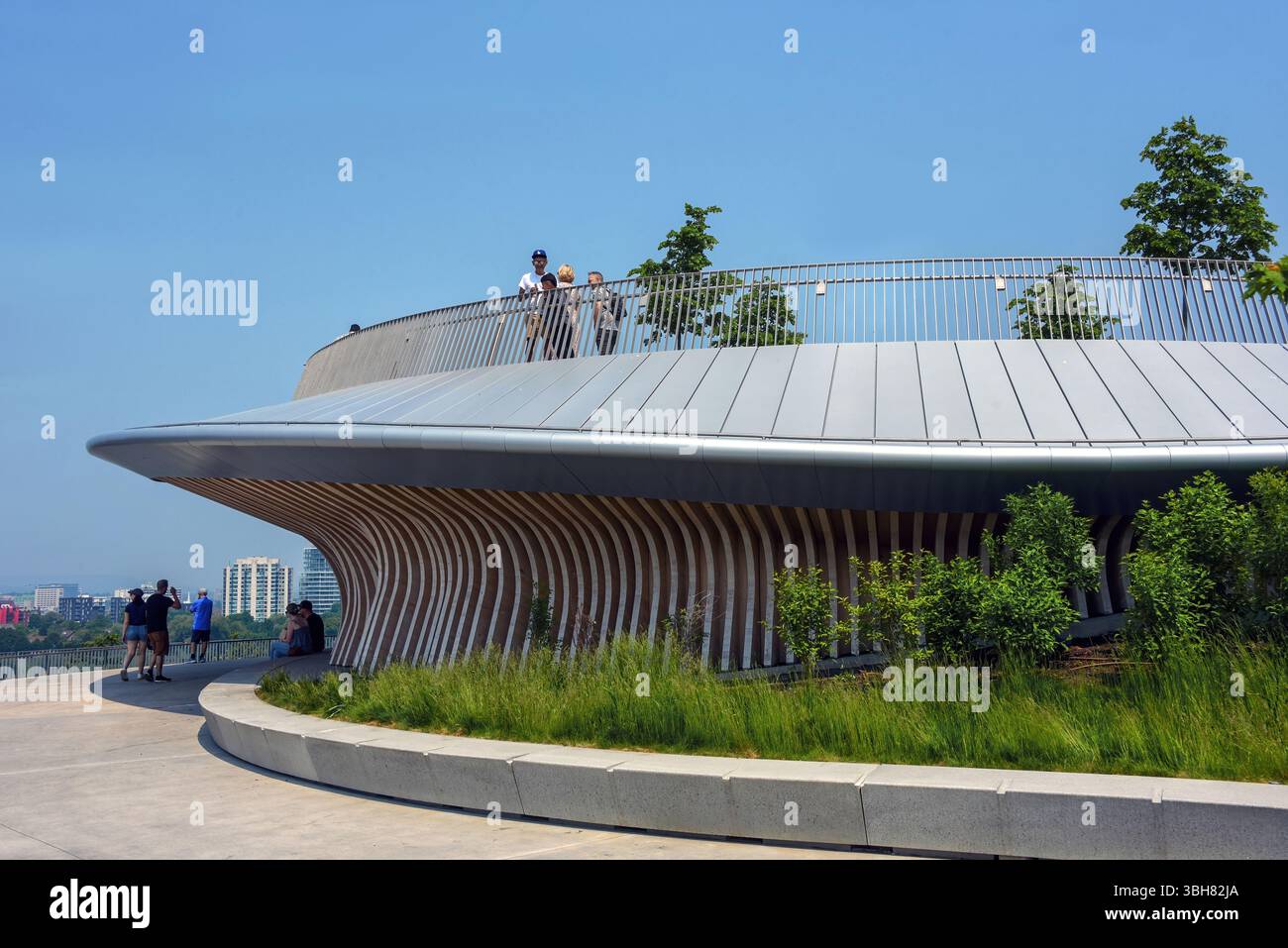 Ottawa, Kanada - 7. Juni 2025: Der neu gestaltete Kiweki Point bietet Zugang zu spektakulären Aussichtspunkten mit Panoramablick auf das Parliament Hi Stockfoto