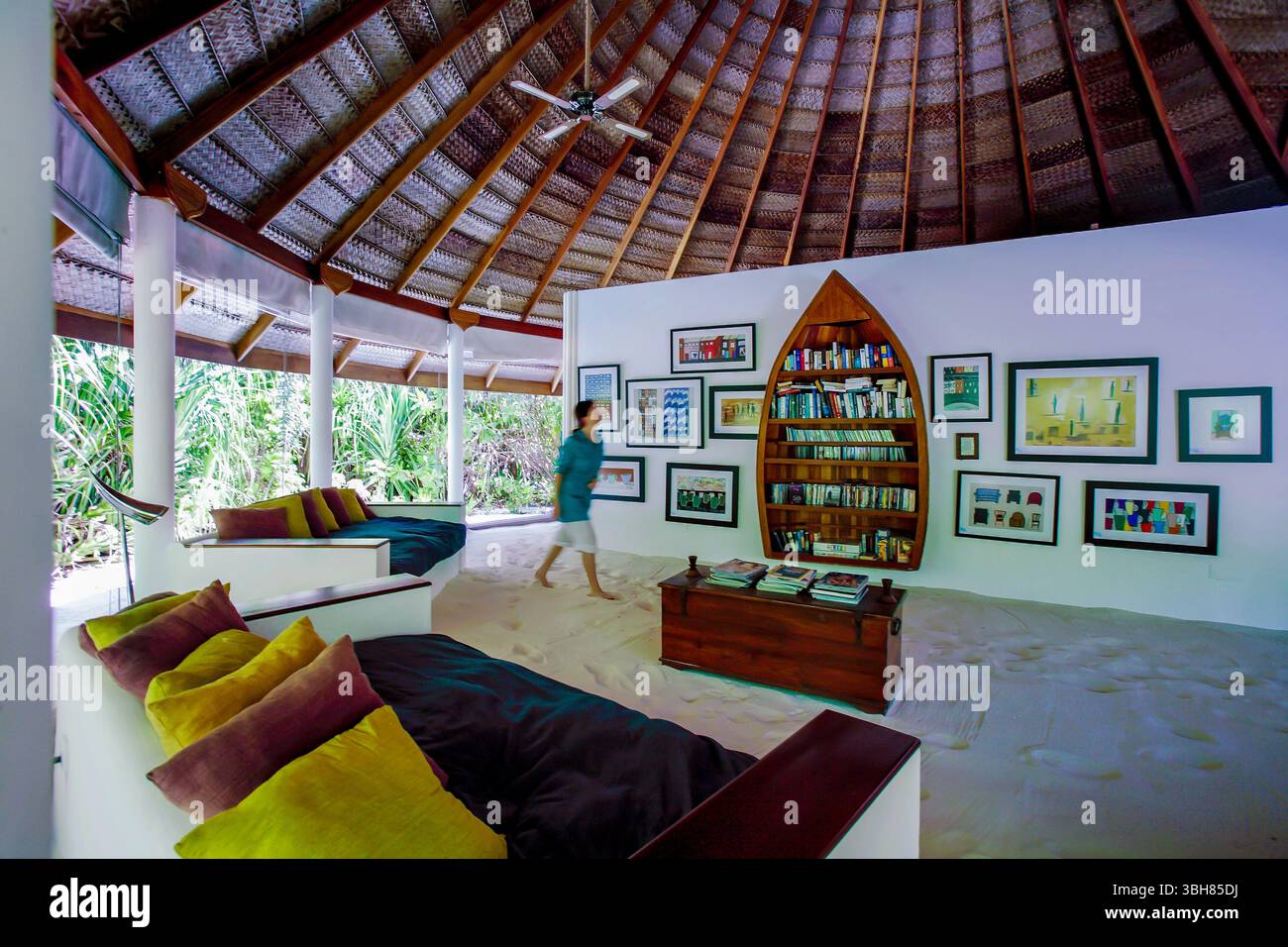 ARCHIPEL DES MALEDIVEN. ATOLL D'ARI. HOTEL DHONI MIGHILI OU L'ON MARCHE PARTOUT PIEDS NUS DANS LE SABLE Stockfoto