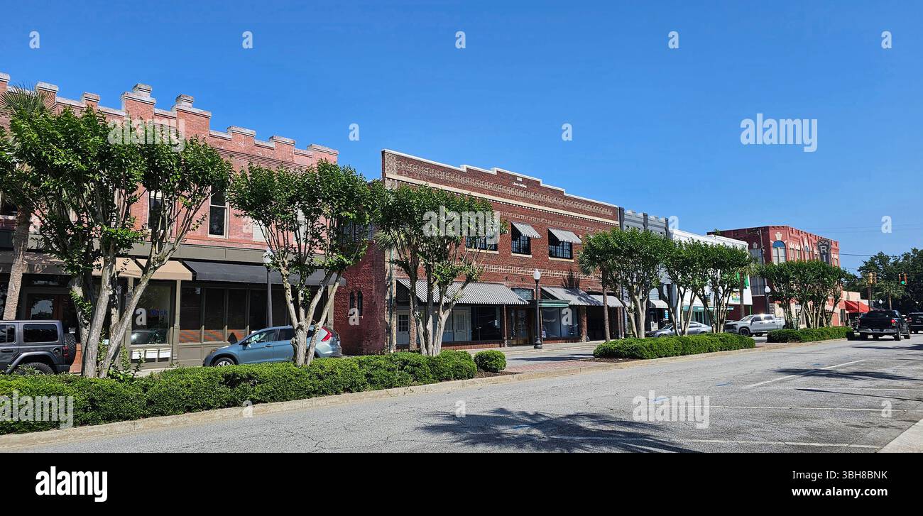 Die Geschäfte und Restaurants der Newcastle Street im historischen Zentrum von Brunswick, Georgia Stockfoto