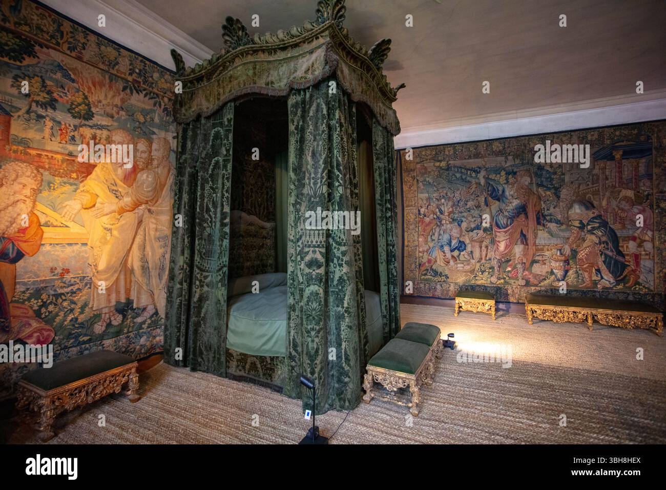 Ein Schlafzimmer im Hardwick Hall Derbyshire Stockfoto