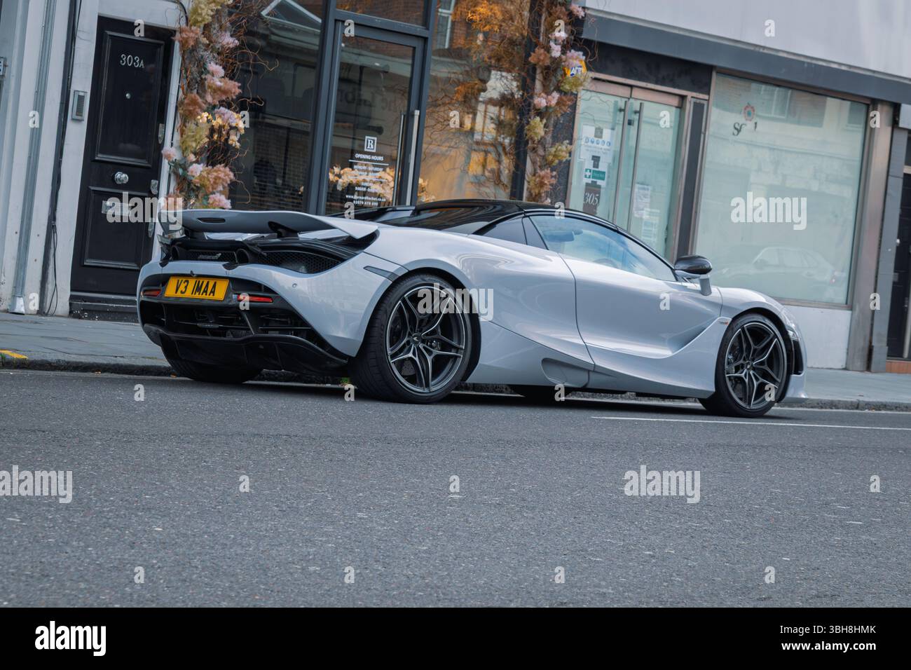 London, England, 20. April 2025: McLaren 720S (Spider) Stockfoto