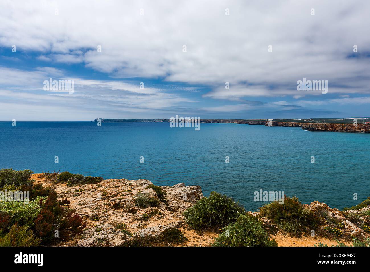 Sagres, Portugal 28. Mai 2022: Überreste der Schule von Sagres, nahe dem Kap St. Vincent, dem südwestlichen Ende der Iberischen Halbinsel, an der Algarve. Stockfoto