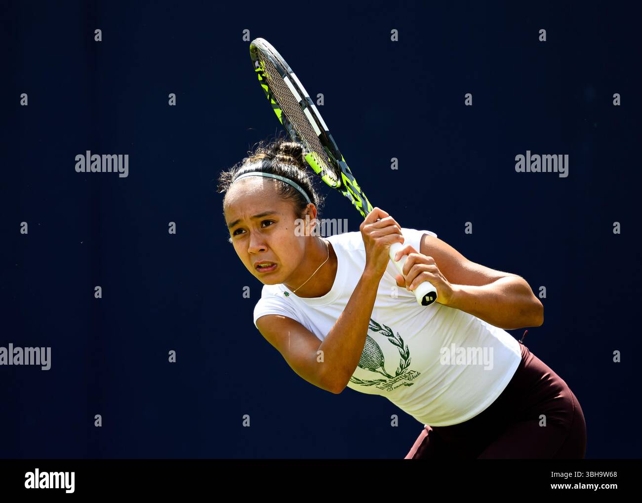 LONDON, VEREINIGTES KÖNIGREICH Juni 08: Leylah Fernandez (CNA) - der zweite der US Open 2021, übt vor dem Qualifikationsspiel am zweiten Tag der HSBC Championships 2025 im Queen's Club am Sonntag, den 08. Juni 2025 in LONDON, VEREINIGTES KÖNIGREICH. Quelle: Taka Wu/Alamy Live News Stockfoto