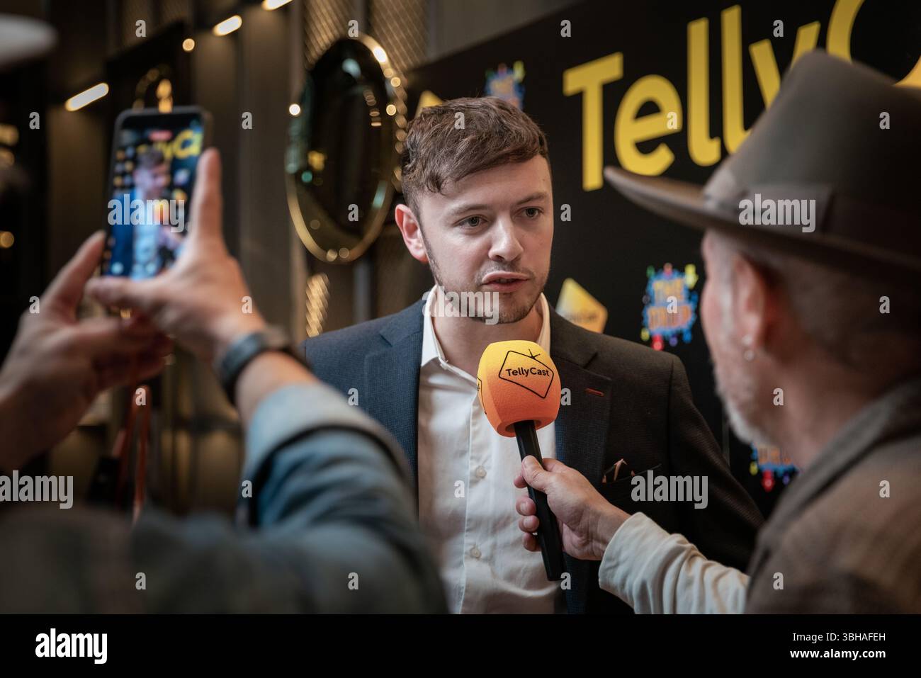 Im Bild: Jake Brown, Gewinner der Verräter Staffel 3, nimmt an den TellyCast Digital Video Awards 2025 im Londoner Hotel am Leicester Square Teil. Stockfoto
