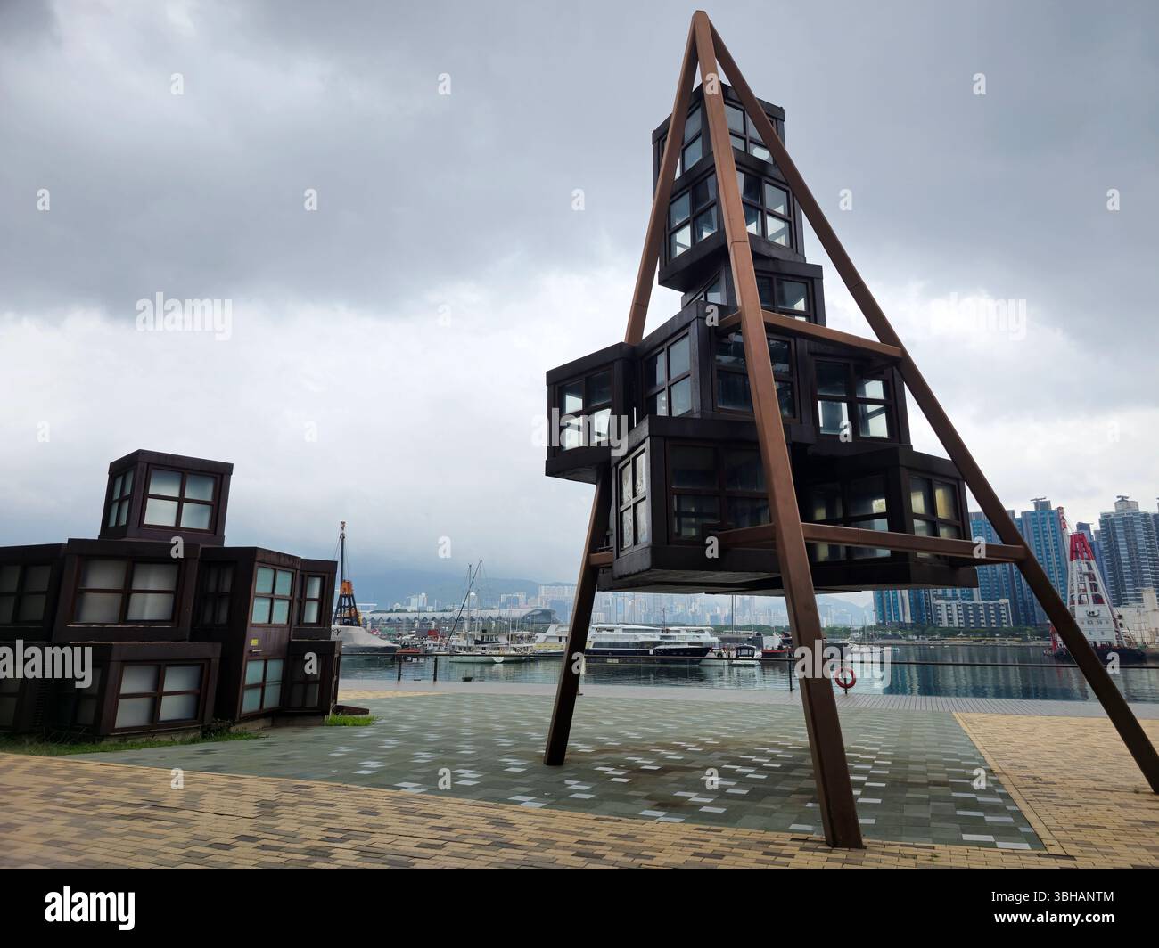 Die Kwun Tong Promenade in Hongkong. - Smartphone-aufgenommenes Stockfoto