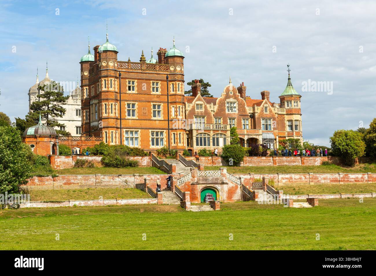 Personen auf Führung durch Bawdsey Manor Bawdsey, Suffolk, England, Großbritannien Stockfoto