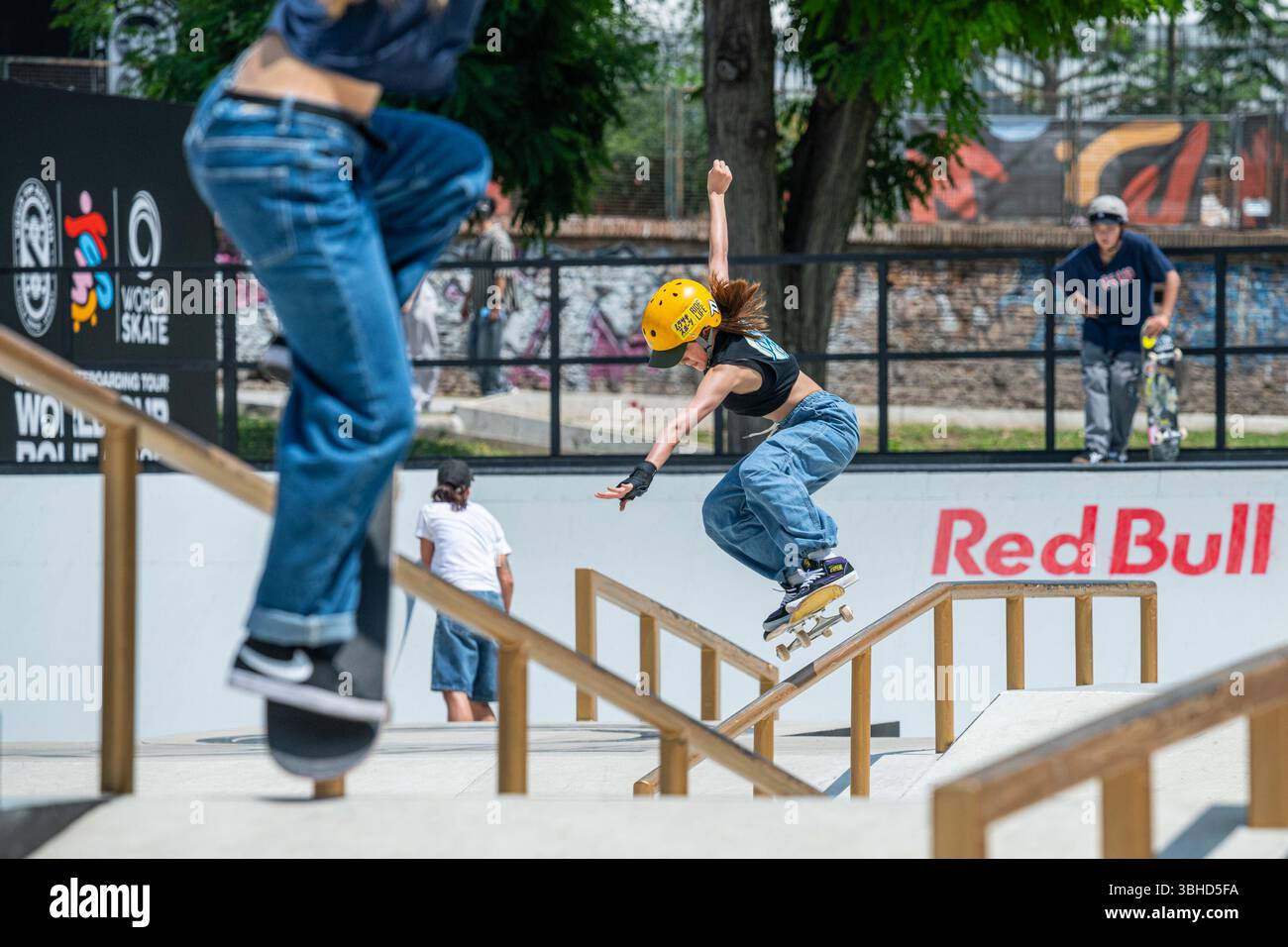 Rom, Italien. Juni 2025. Ein Skater während des Gruppentrainings für die Weltmeisterschaft Rom 2025 der World Skateboarding Tour. Quelle: Rocco Pettini/Alamy Live News Stockfoto
