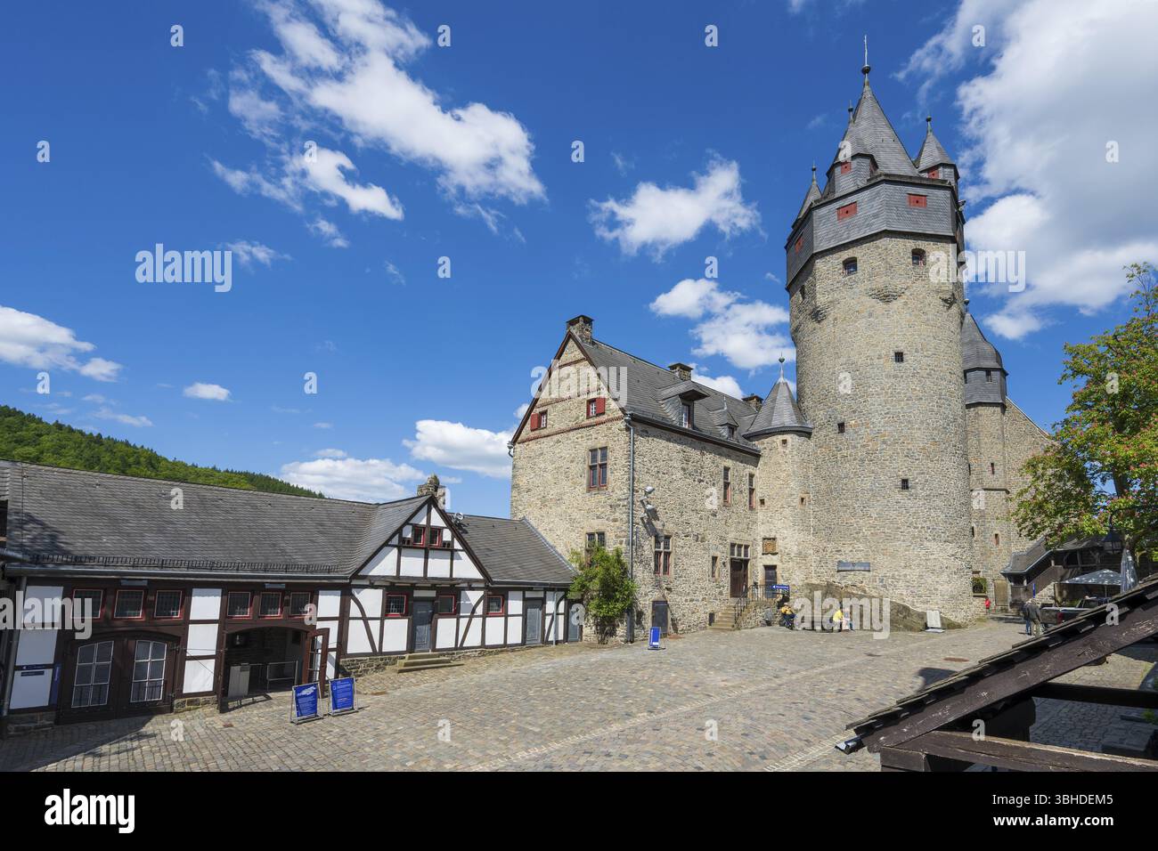 Innenhof von Schloss Altena, Altena, Sauerland, Westfalen, Nordrhein-Westfalen, Deutschland, Europa Stockfoto