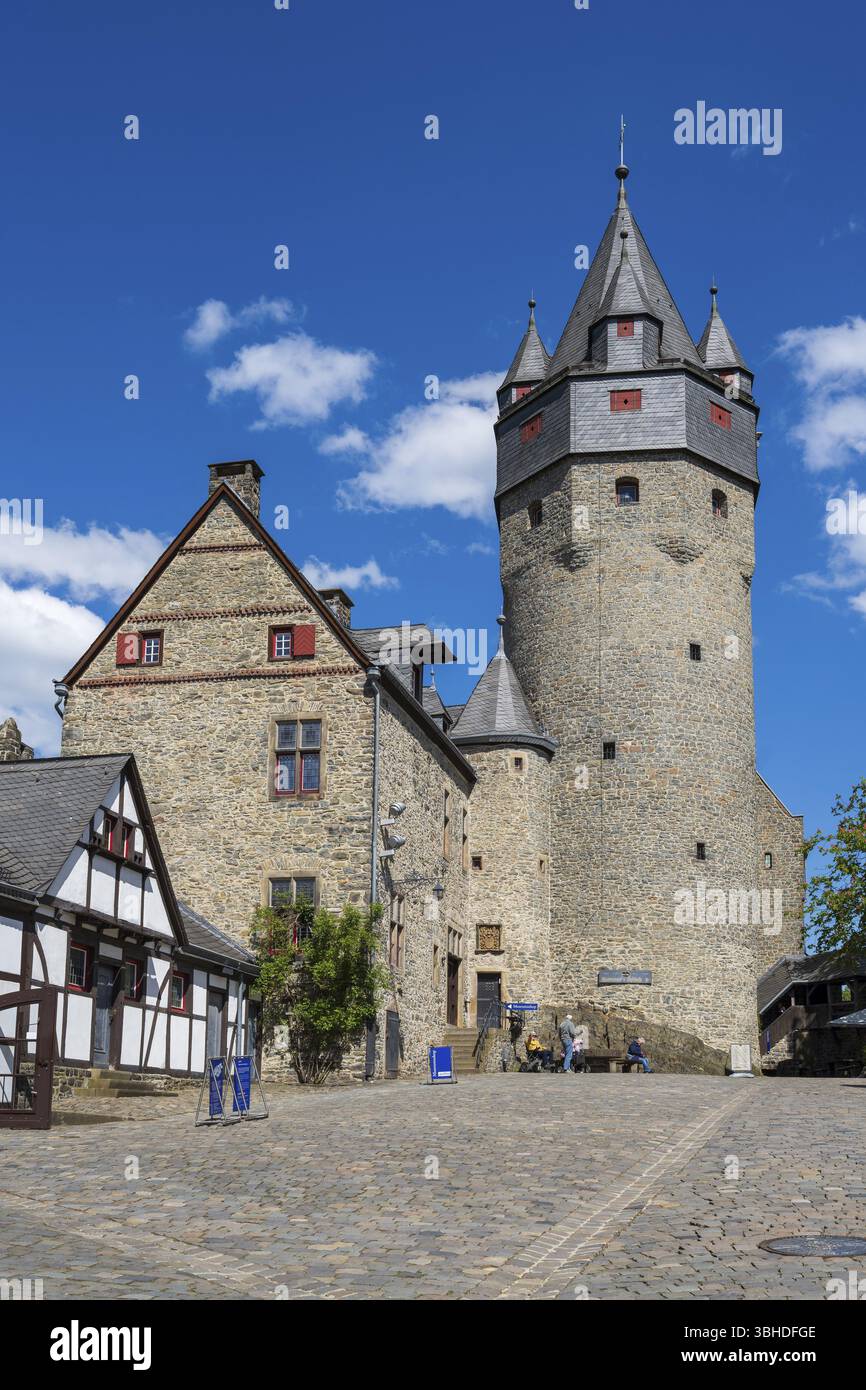 Innenhof von Schloss Altena, Altena, Sauerland, Westfalen, Nordrhein-Westfalen, Deutschland, Europa Stockfoto