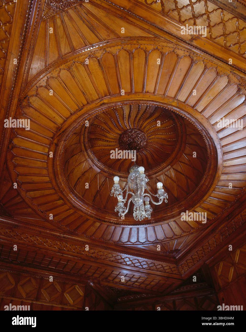 Holzdecke, Königspalast von Vrana, Residenz der bulgarischen Königsfamilie, Sofia, Bulgarien Stockfoto