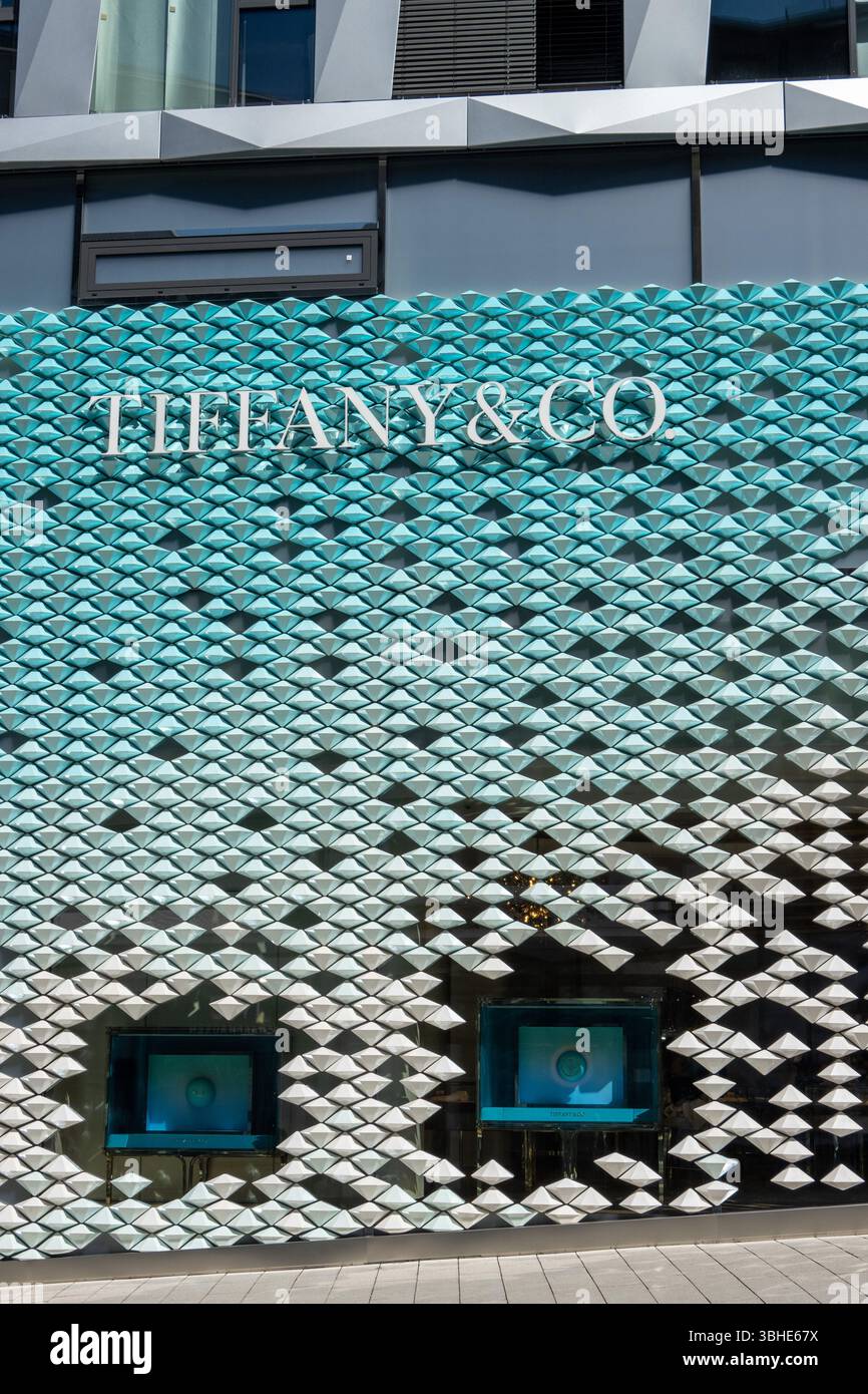 Vor dem Tiffany & Co Shop in Stuttgart, Deutschland. Front des Tiffany & Co Shops in Stuttgart, Deutschland. Stockfoto