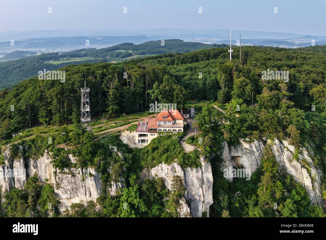 Schweiz, Gempen SO, Schartenflue, abendliche Atmosphäre, Slackliner, Hickers, Schwarzbubenland, Solothurn, GempenSchweiz, Gempen SO, Schartenflu Stockfoto