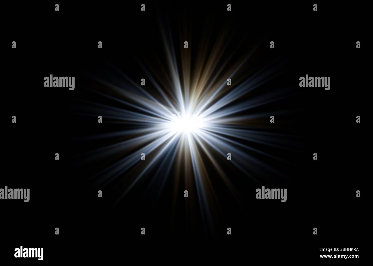 Weiße und goldene Strahlen des hellen Lichts, das auf schwarzem Hintergrund leuchtet. Licht Flare leuchtendes Licht explodiert Lichteffektstrahl strahlende Sonne heller Blitz Stockfoto