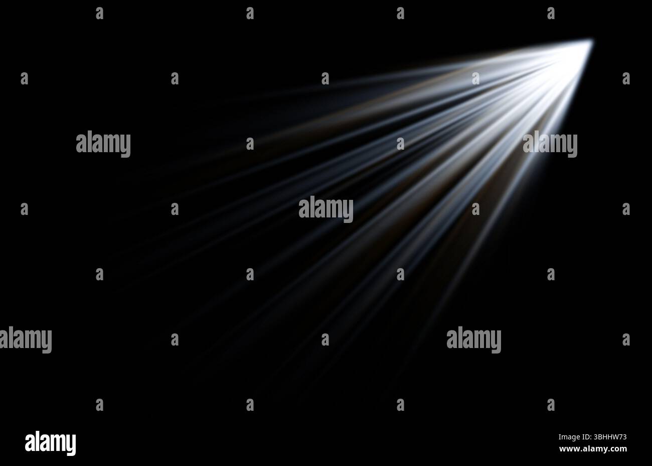 Bühnenbeleuchtung. Lichtstrahlen von den Bühnenstrahlern auf der Bühne zum Zeitpunkt der Unterhaltungs-Show. Nachtklub. Die Lichter leuchten auf. Lazer Show isoliert Stockfoto