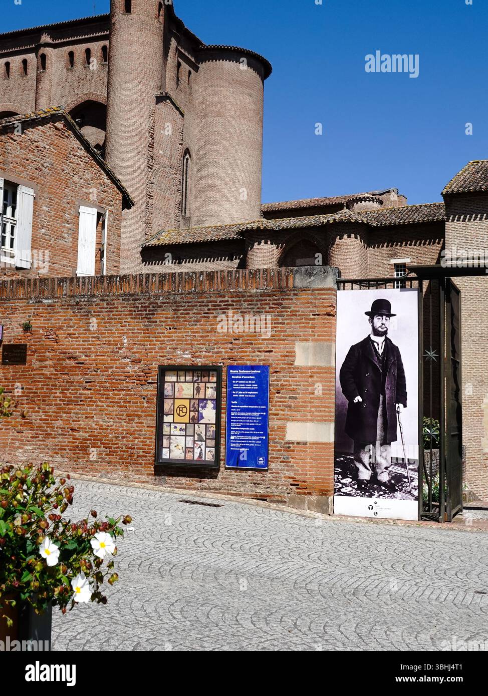 Eintritt in das Toulouse-Lautrec Museum, die größte öffentliche Sammlung der Werke von Henri de Toulouse-Lautrec, Albi, Frankreich. Stockfoto Eintritt in das Toulouse-Lautrec Museum, die größte öffentliche Sammlung der Werke von Henri de Toulouse-Lautrec, Albi, Frankreich. Stockfoto