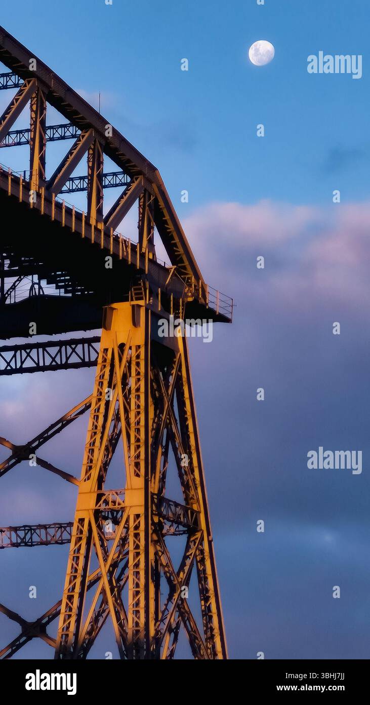 Argentinien, 08.06.2025: Blick auf dieselben Sehenswürdigkeiten und Landschaften von La Boca, traditioneller Touristenbesuch in der Nachbarschaft (Foto: Néstor J.Beremblum) - Smartphone-aufgenommenes Stockfoto