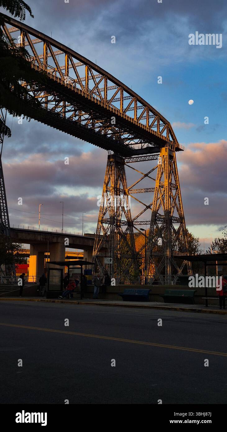 Argentinien, 08.06.2025: Blick auf dieselben Sehenswürdigkeiten und Landschaften von La Boca, traditioneller Touristenbesuch in der Nachbarschaft (Foto: Néstor J.Beremblum) - Smartphone-aufgenommenes Stockfoto