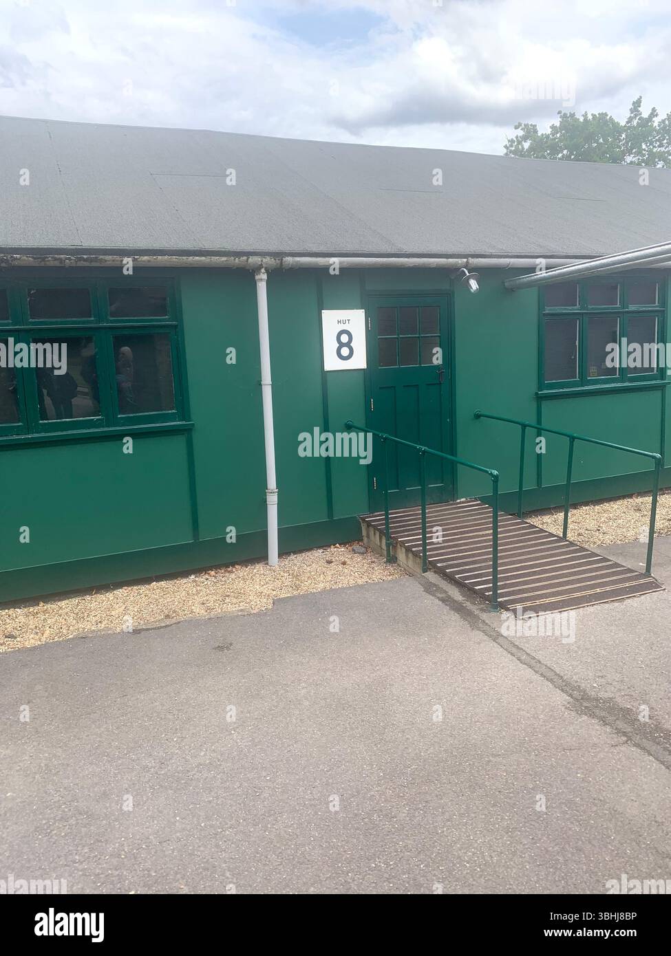 Bletchley Park Wartime House Villa Code bricht den Weltkrieg 2 und 1 alte Villa britische Geheimdienstgeschichte historischer Ort Besuchen Sie das Gebäude - Smartphone-aufgenommenes Stockfoto