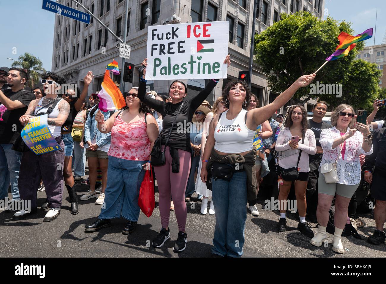 Los Angeles, Usa. März 2000. Die LA Pride Parade ist die älteste, größte und am längsten laufende Pride Parade in Südkalifornien! Wir sind stolz darauf, Los Angeles, den größten, zu feiern. Stadt. In. Die. Welt. Über 100.000 LA Pride-Familien, Freunde und Fans werden nach Hollywood absteigen, um unsere berühmte LGBTQ-Prozession auf dem Hollywood Blvd zu jubeln. Für dieses 55. Jahr planen wir zusätzliche Auftritte, Musik und Prominente. (Foto: Alberto Sibaja/Pacific Press) Credit: Pacific Press Media Production Corp./Alamy Live News Stockfoto