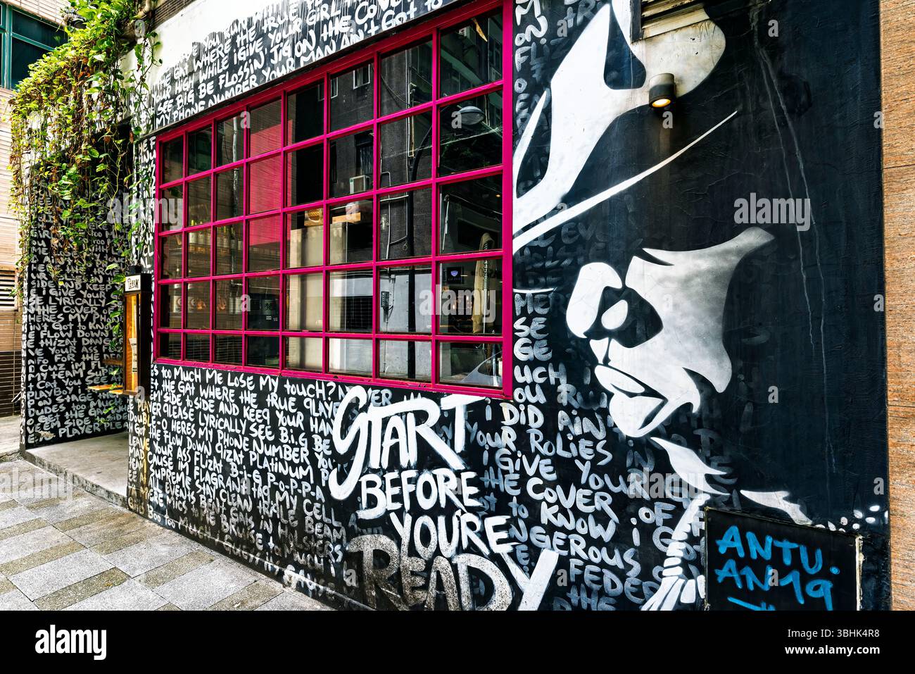 Restaurant und Café-Bar, Graffiti, Moon Street, Wanchai, Hongkong, SAR, China Stockfoto Restaurant und Café-Bar, Graffiti, Moon Street, Wanchai, Hongkong, SAR, China Stockfoto