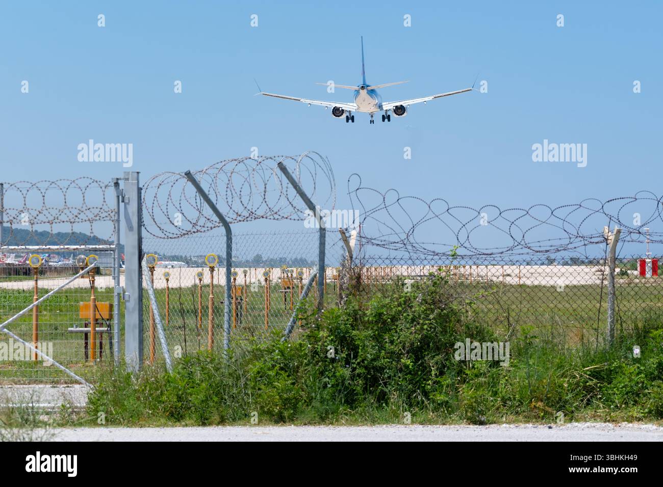 Landebahn Rhodos Flughafen rhodos -Fotos und -Bildmaterial in hoher Auflösung – Alamy