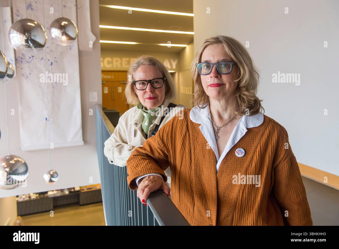 Carol Morley und Cairo Cannon im Shetland Drehbuch inspirieren Kreativität und Geschichtenerzählen in Shetlands lebendiger Film- und Kunstszene Stockfoto