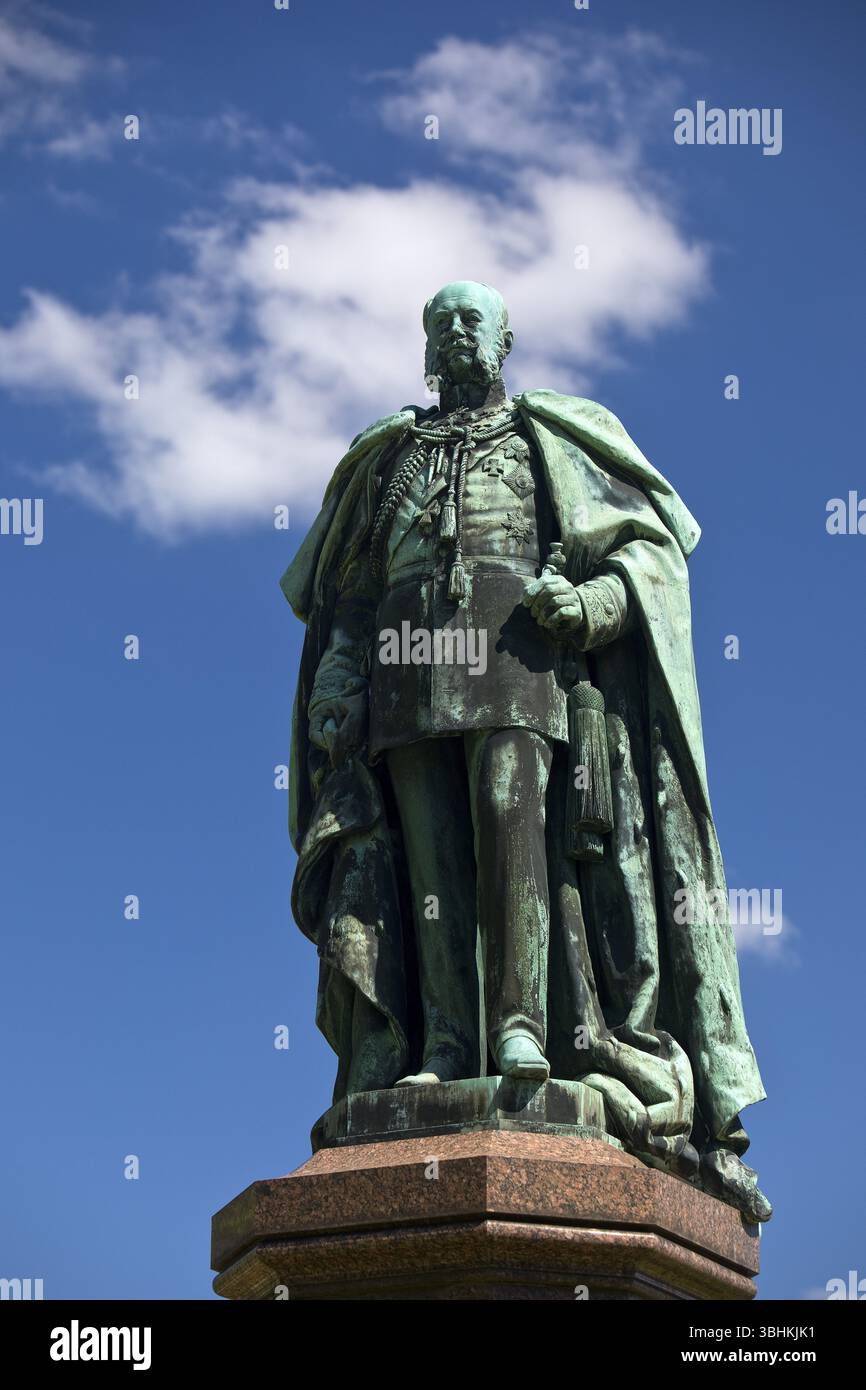 Denkmal für Kaiser Wilhelm I. von Fritz Gerth mit Sockel aus schwedischem rotem Granit, Kurgarten Bad Homburg vor der Hoehe, Hessen, Deutschland, Europa Stockfoto