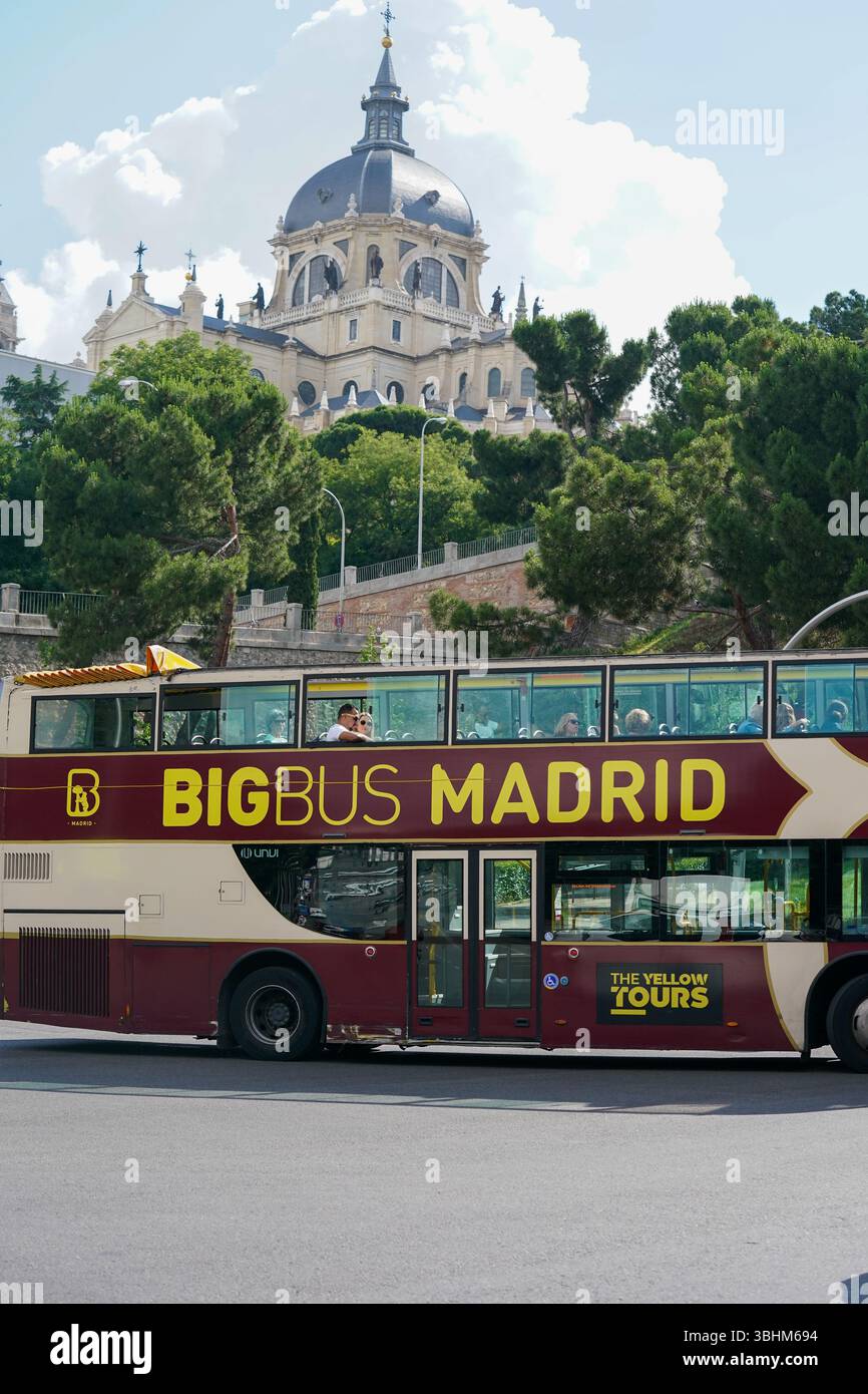 Die Kathedrale der Heiligen Maria der Königlichen Almudena in Madrid, Spanien Stockfoto