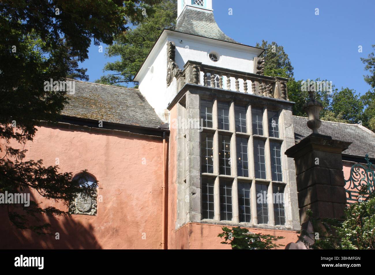 Das Gebäude ist bekannt als Herkules Hall oder Town Hall in Portmeirion in Wales Stockfoto