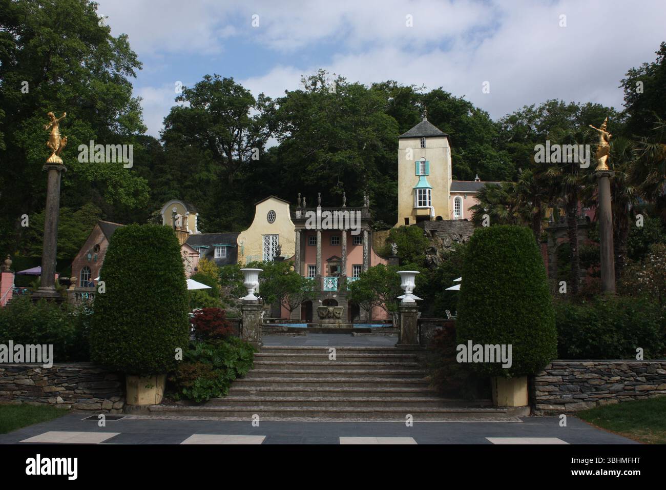 Blick auf die zentrale piazza in Portmeirion in Wales Stockfoto