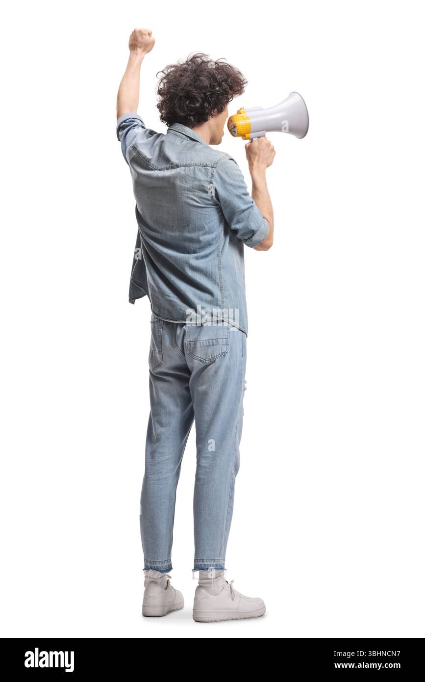 Rückansicht eines Mannes, der mit einem Megaphon spricht, isoliert auf weißem Hintergrund Stockfoto