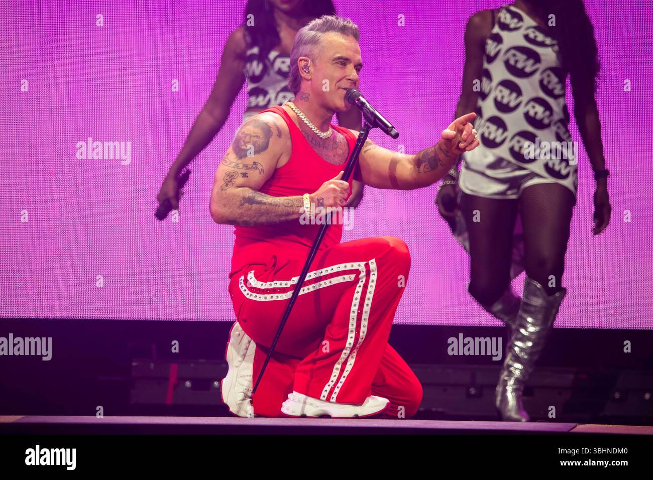 Manchester, England, 10. Juni 2025. Robbie Williams spielte den ersten von zwei Abenden im Co-op Live in Manchester. Izzy Clayton/Alamy Live News Stockfoto