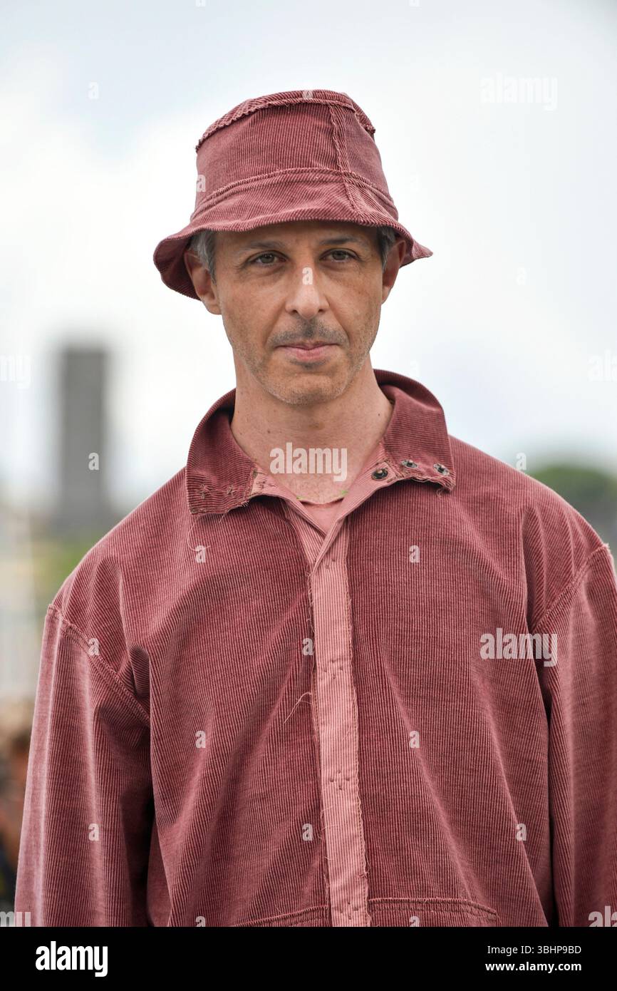Schauspieler Jeremy Strong, Jurymitglied, posierte während eines Fotoaufrufs anlässlich der 78. Filmfestspiele von Cannes am 13. Mai 2025 Stockfoto