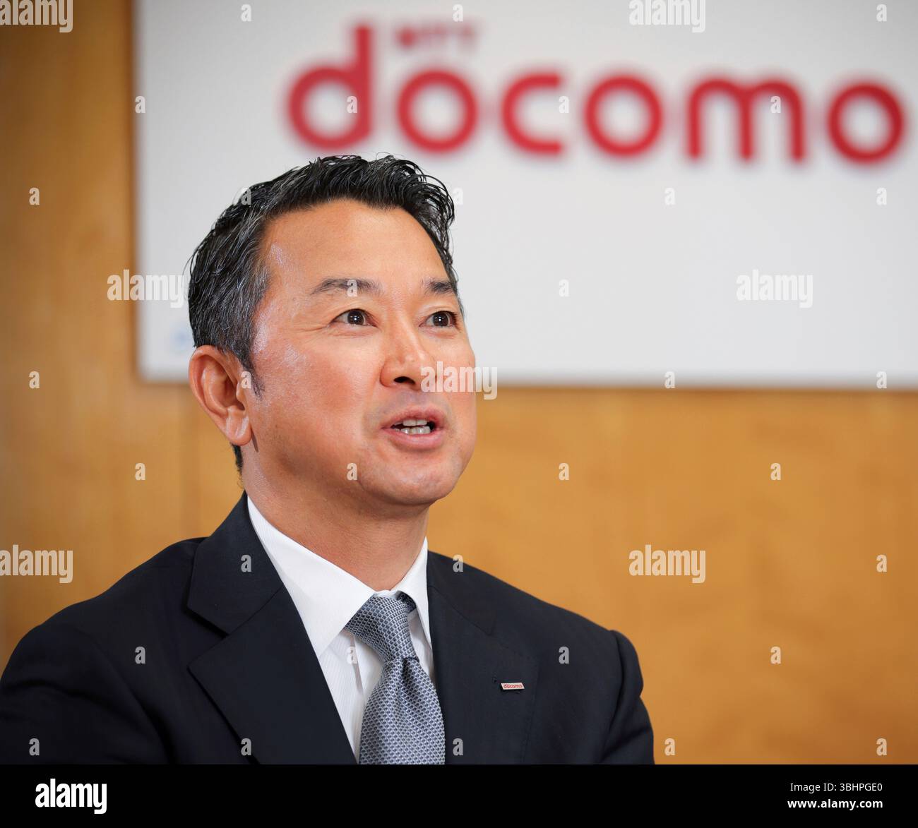 NTT DOCOMO, INC. President Yoshiaki Maeda speaks during an interview in Chiyoda Ward, Tokyo on June 11, 2025. NTT Docomo is Japanese mobile phone operator owned by the Nippon Telegraph and Telephone (NTT). ( The Yomiuri Shimbun via AP Images ) Stockfoto